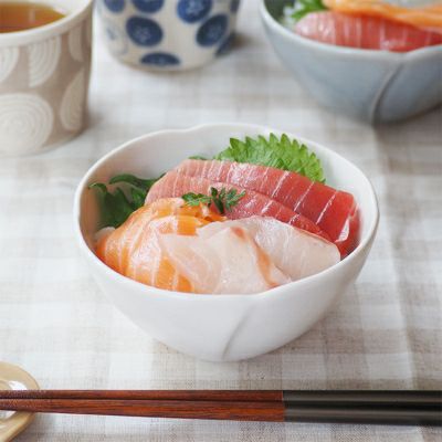 何にでも使える万能ボウル。かわいいお花の形。