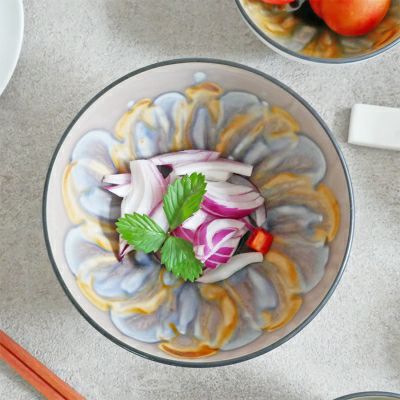 食卓に映えて個性が光る、花柄ボウル。