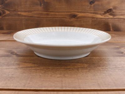 ストライプとリムがさりげなく料理を引き立ててくれます。