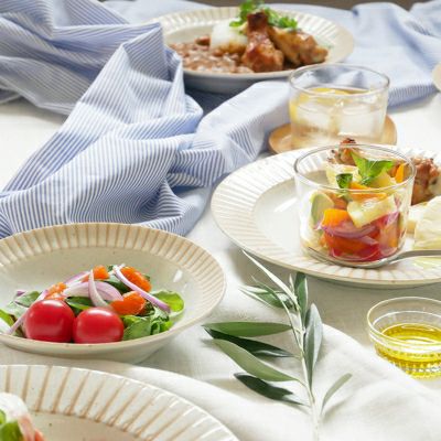 ストライプとリムがさりげなく料理を引き立ててくれます。