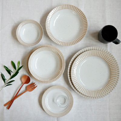 ストライプとリムがさりげなく料理を引き立ててくれます。