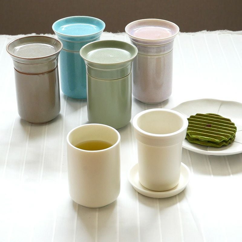 一人分でも気軽に本格的なお茶を楽しめる、茶こし付き湯呑。