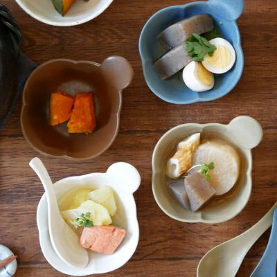 お鍋＋44皿＋お花の2段お菓子入れ　Le Creuset お鍋　食器セット 人気カラーのおしゃれなとんすい。かわいい花型で鍋の取鉢にぴったり