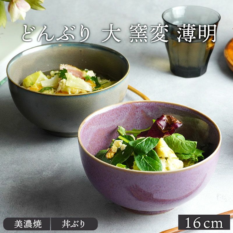 シンプルで洗練されたカフェ空間を演出。