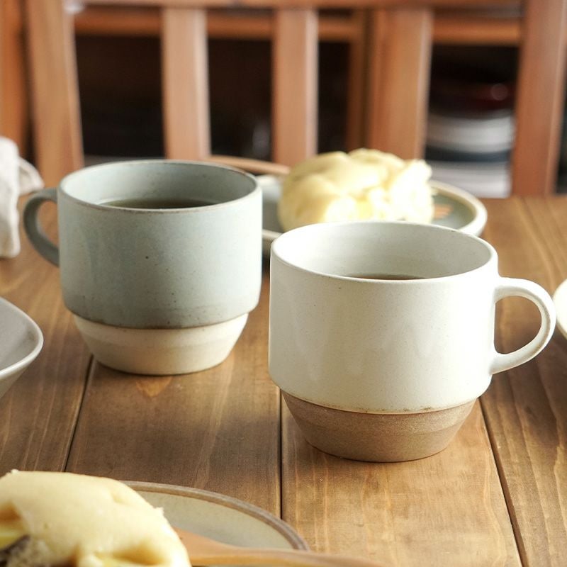 ナチュラルなカフェ食器。ベーシックカラーのおしゃれなマグカップ。