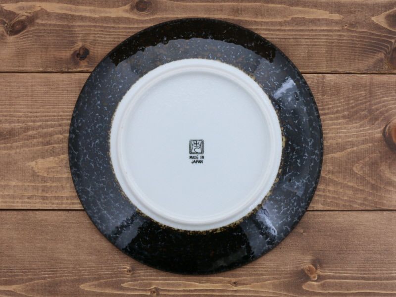 おしゃれなモダンな和食器。洋食にもしっくり馴染んでくれる大皿です。