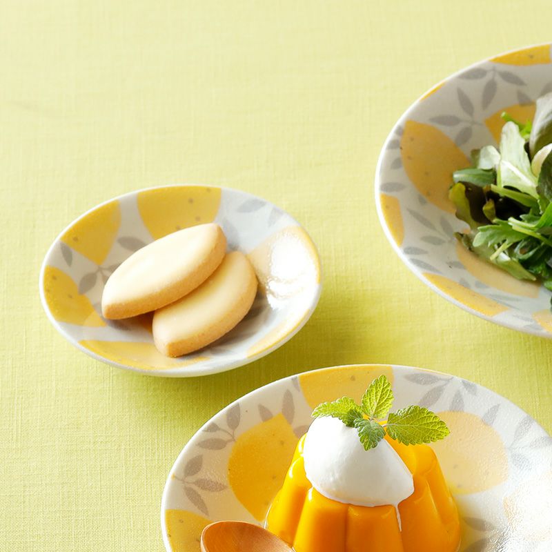 レモン柄が食卓を彩る。