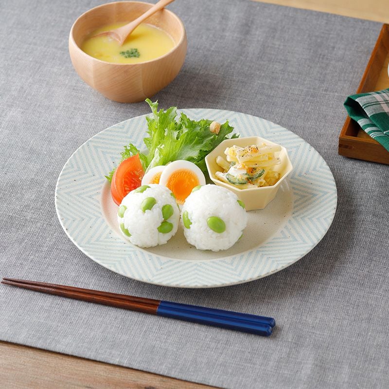 幾何学模様のモダンなプレート。