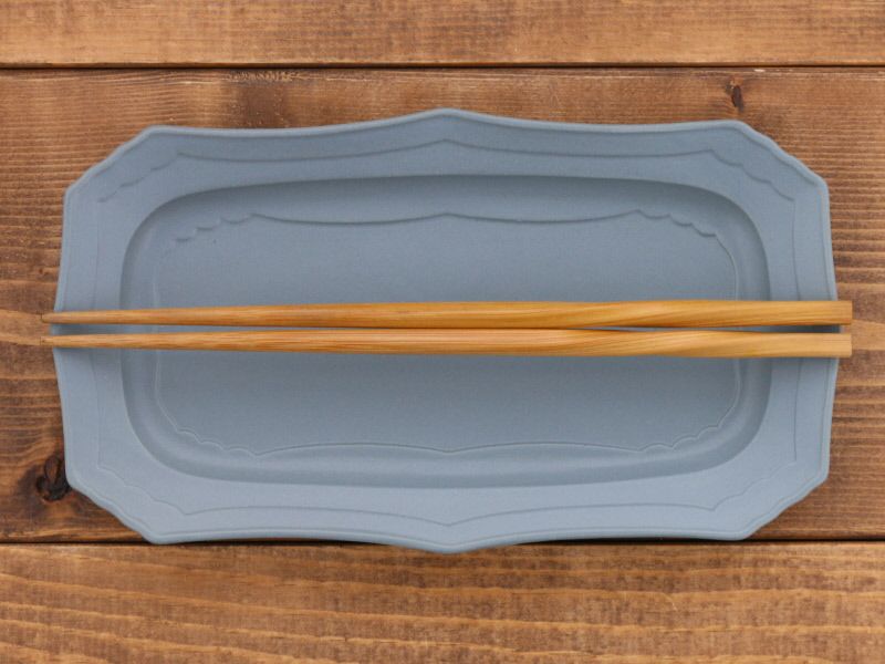 華やかさを添える、おしゃれなスクエアプレート