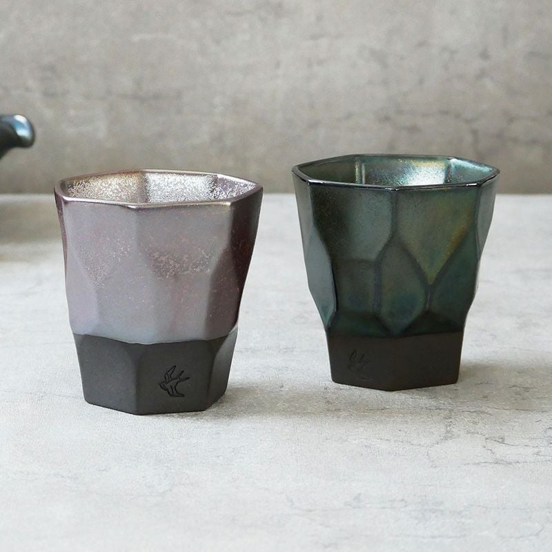 宝石を思わせるメタリックな釉薬が施された美しい酒器