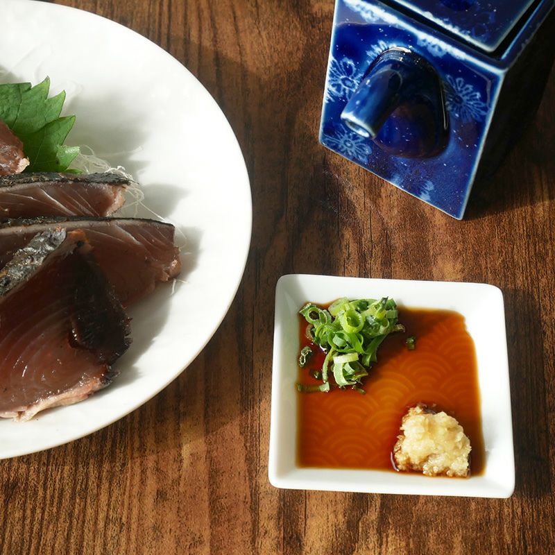 和の伝統模様が施されたシンプルな豆皿。