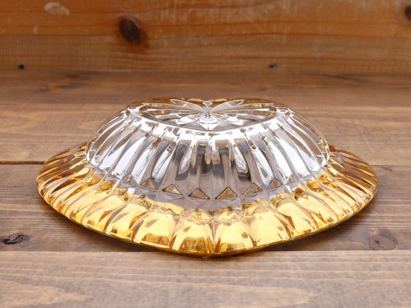 食卓に高級感をプラスしてくれるゴージャスなガラス食器