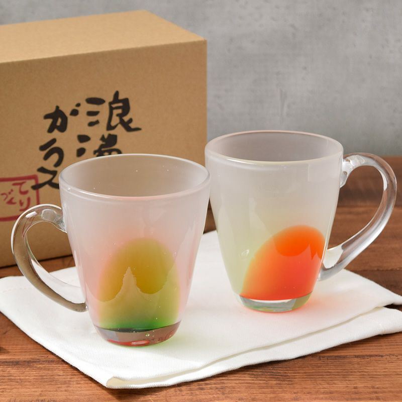 やわらかな日差しのような乳白色のグラス