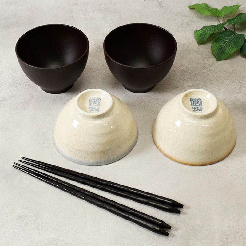 虹色の粒が散らばる個性的なご飯茶碗と汁椀、お箸のペアセット。