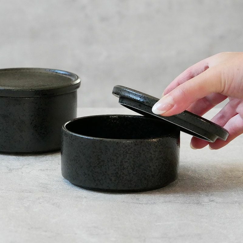 重ねて収納、おしゃれな保存容器。