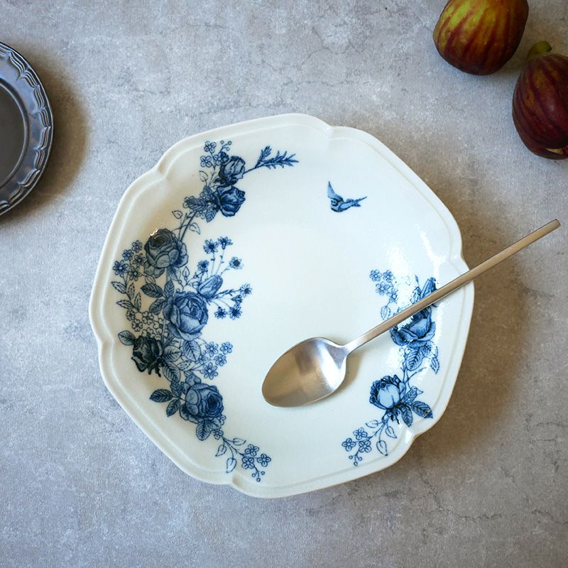 エレガントなアンティーク風スープ皿。