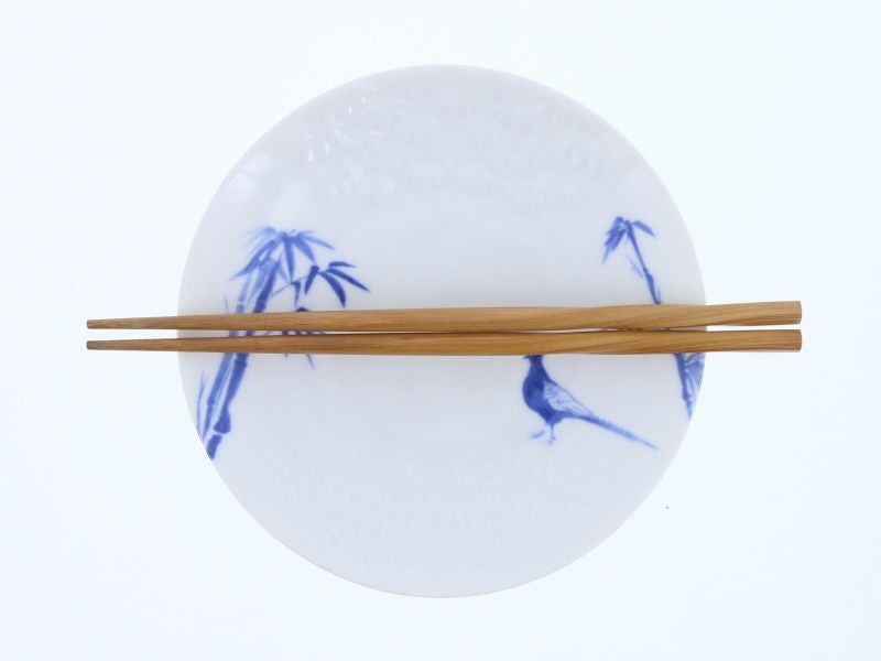 爽やかな呉須の絵柄が趣あるお皿。