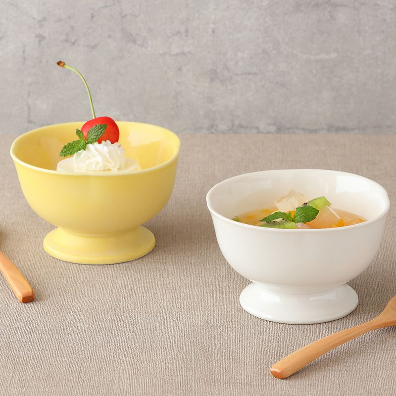 カフェ気分が楽しめる、爽やかカラーのボウル。