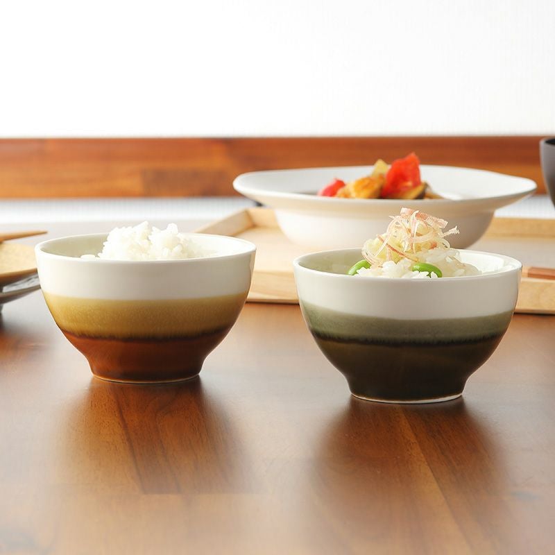 味わい深い和カラーのお茶碗。