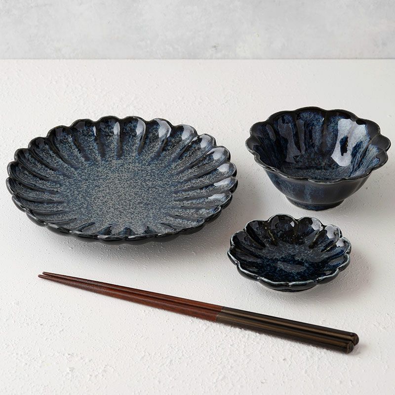 テーブルを和やかな雰囲気にしてくれる素朴な和食器