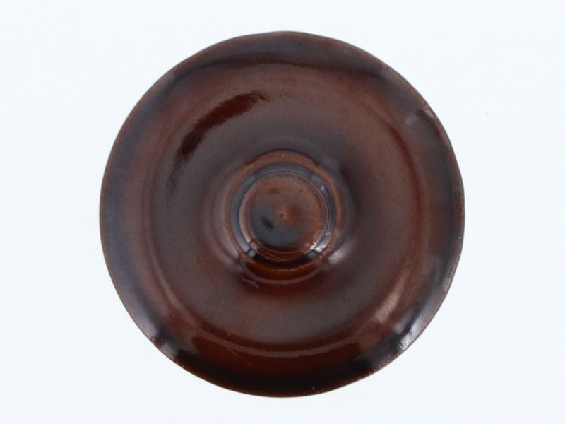 昔ながらのレトロ雰囲気。ふた付き陶製保存容器