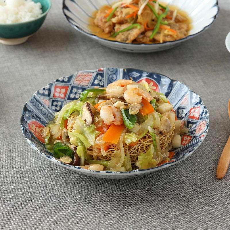 特徴のある和柄で食卓の彩りを鮮やかに。