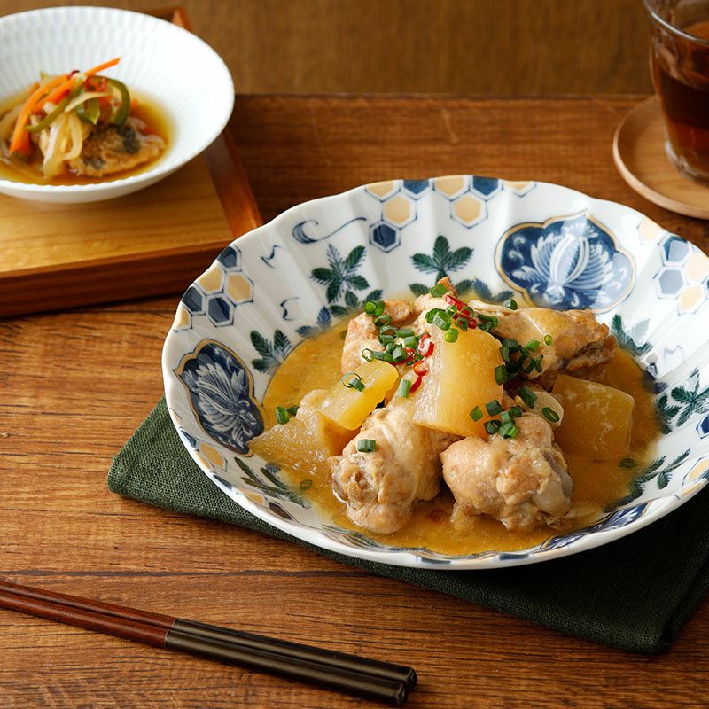 特徴のある和柄で食卓の彩りを鮮やかに。