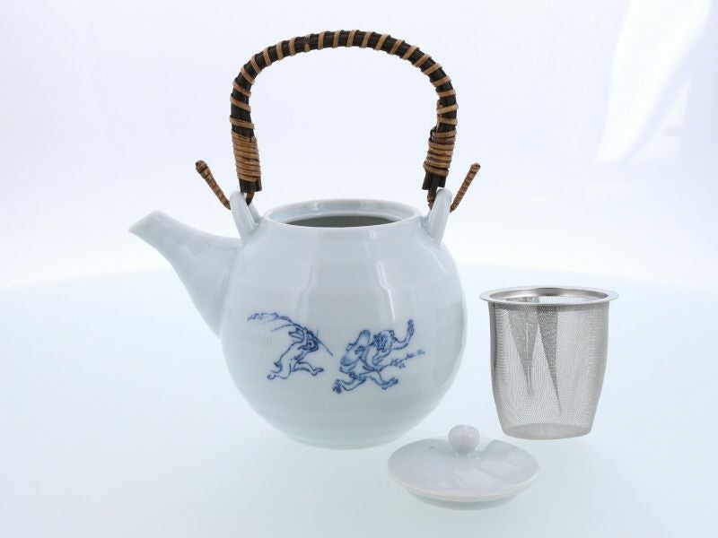 鳥獣戯画の動物達が愛らしい土瓶（急須）