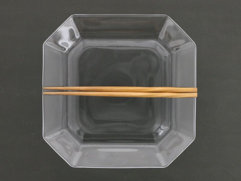 メインディッシュや副菜の盛り合わせにぴったりの角皿