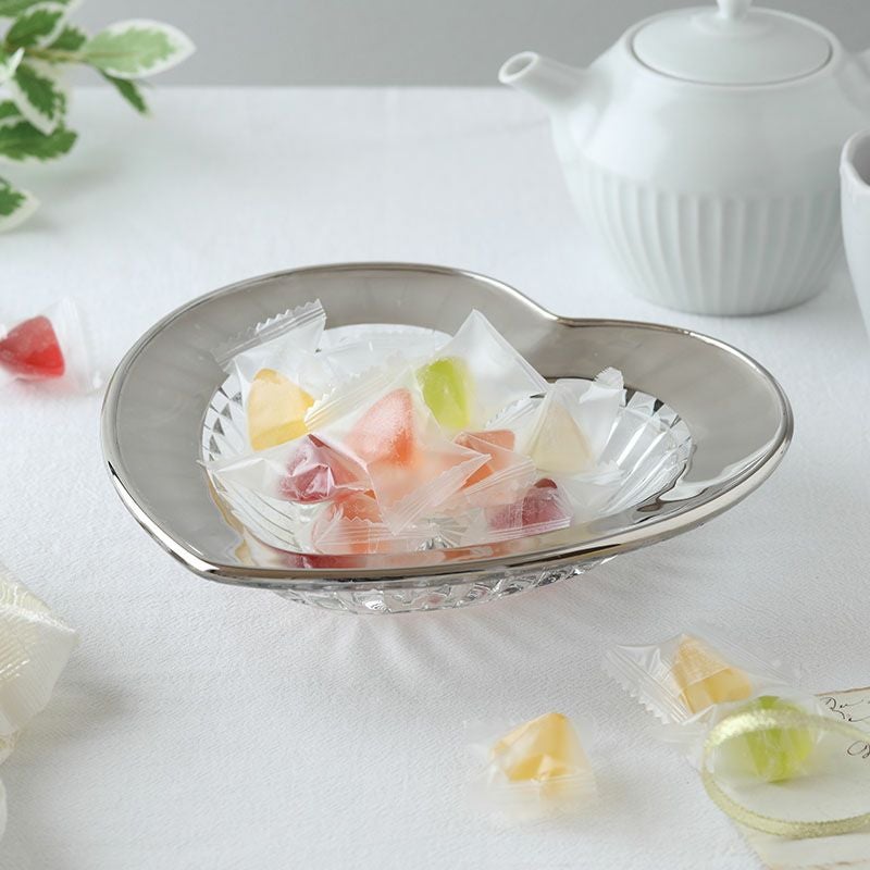 食卓に高級感をプラスしてくれるゴージャスなガラス食器