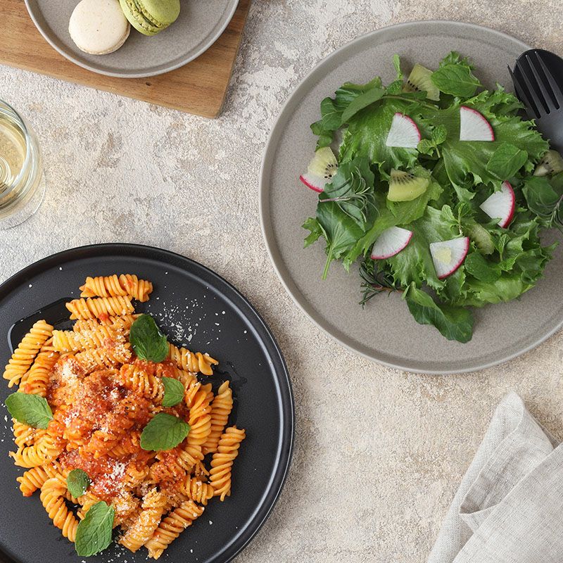 シンプルで洗練されたカフェ風食器