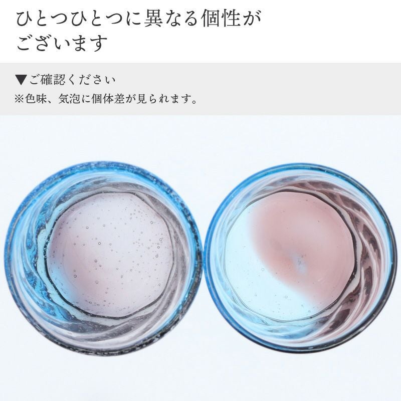 紫色と青色が混ざり合った幻想的なデザイン