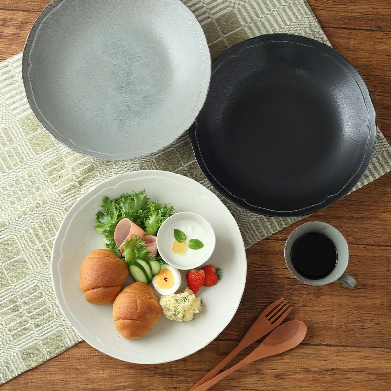 テーブルをおしゃれに演出、アンティーク風洋食器