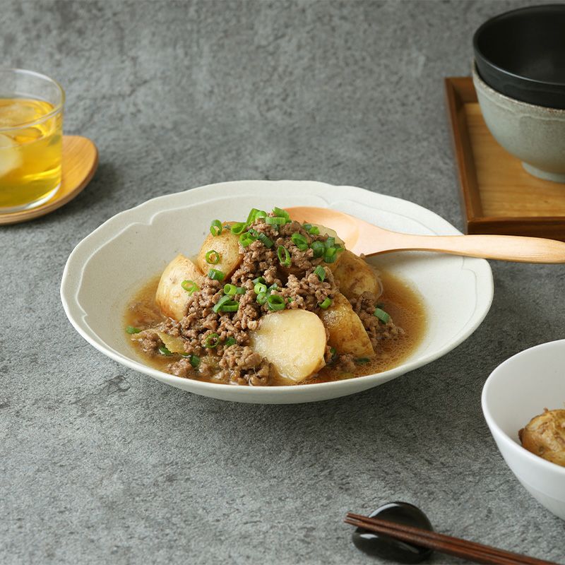 テーブルをおしゃれに演出、アンティーク風洋食器