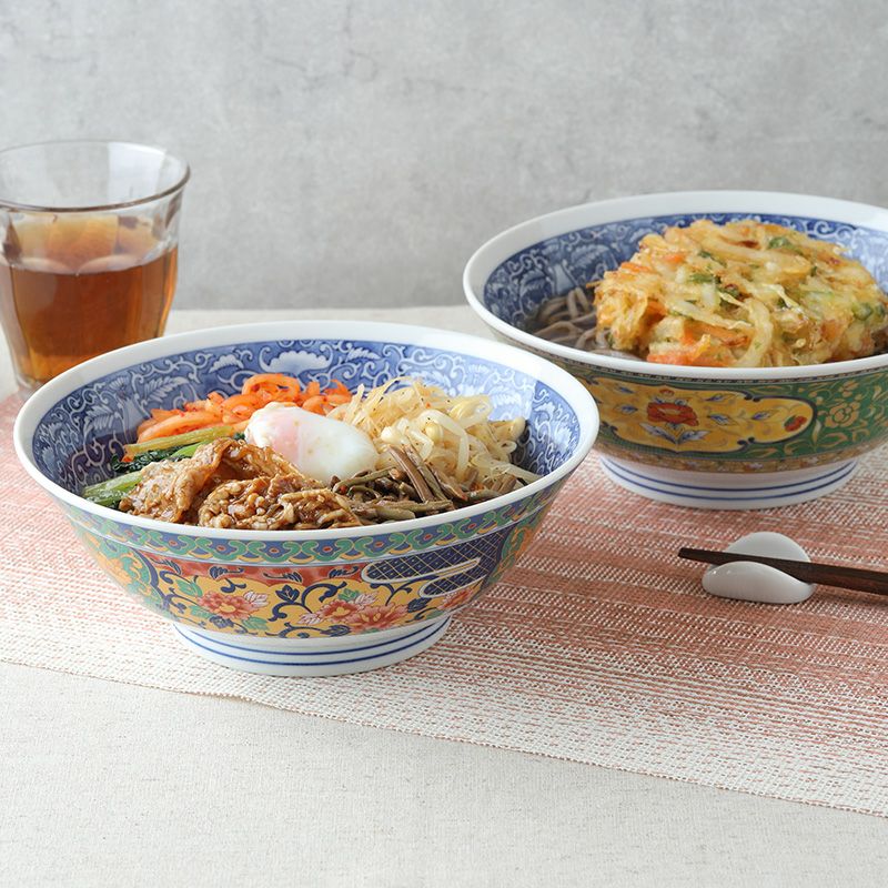 上品な絵柄が料理を引き立てる中華どんぶり。