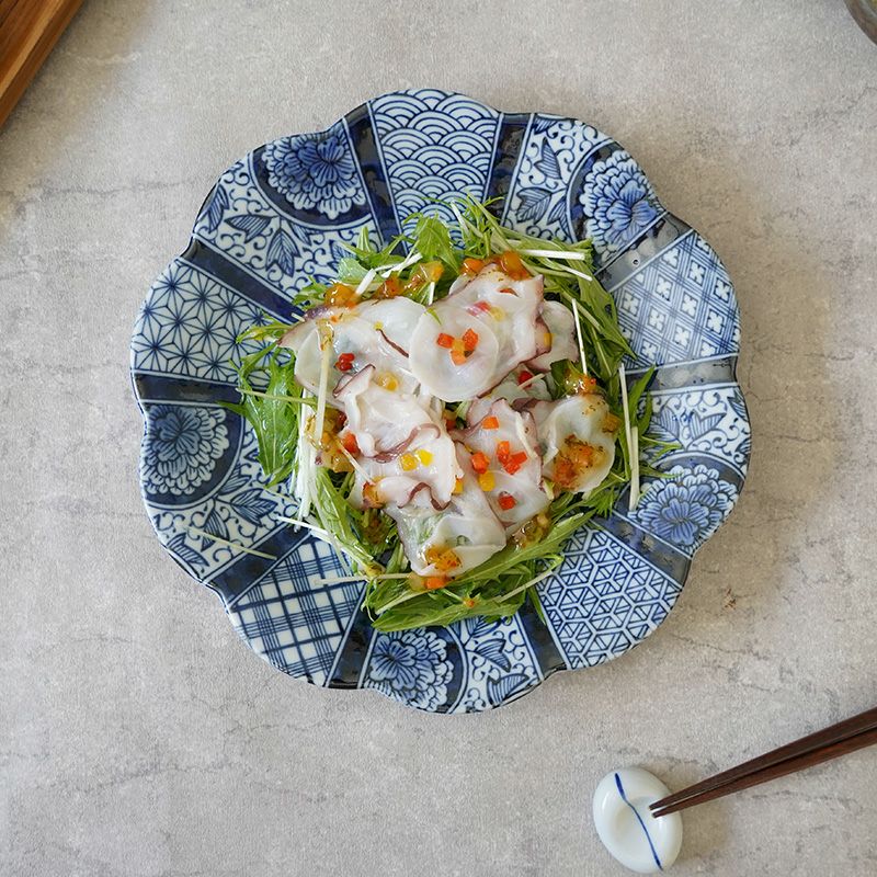 食卓を爽やかに華やかに彩るブルーの和食器