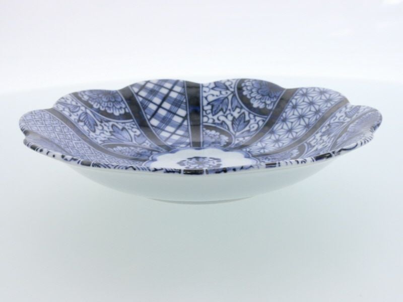 食卓を爽やかに華やかに彩るブルーの和食器