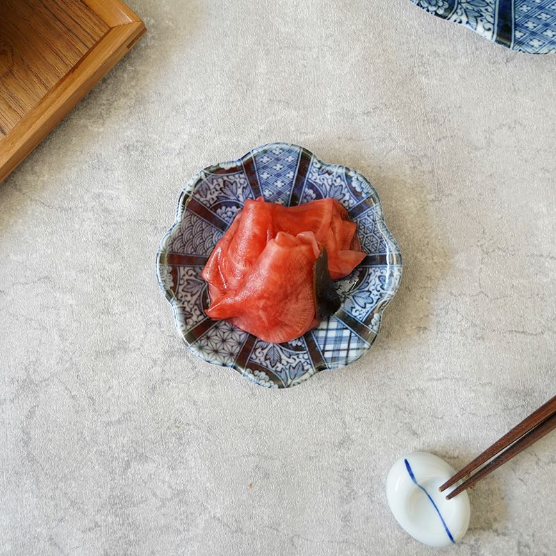 食卓を爽やかに彩るブルーのうつわ