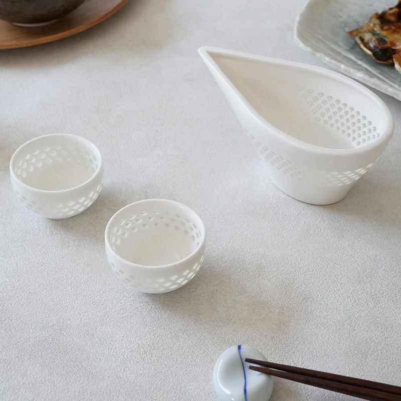 透き通るデザインが繊細で上品な片口酒器