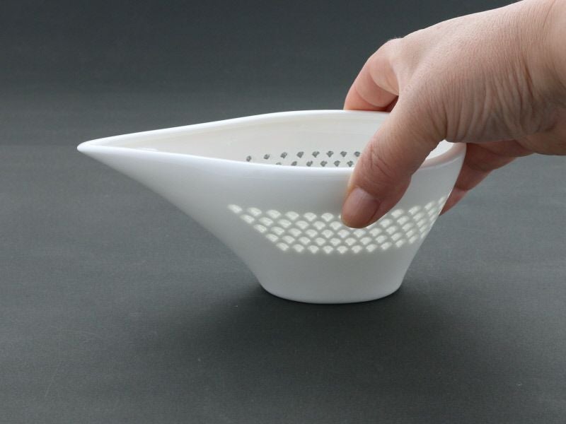 透き通るデザインが繊細で上品な片口酒器