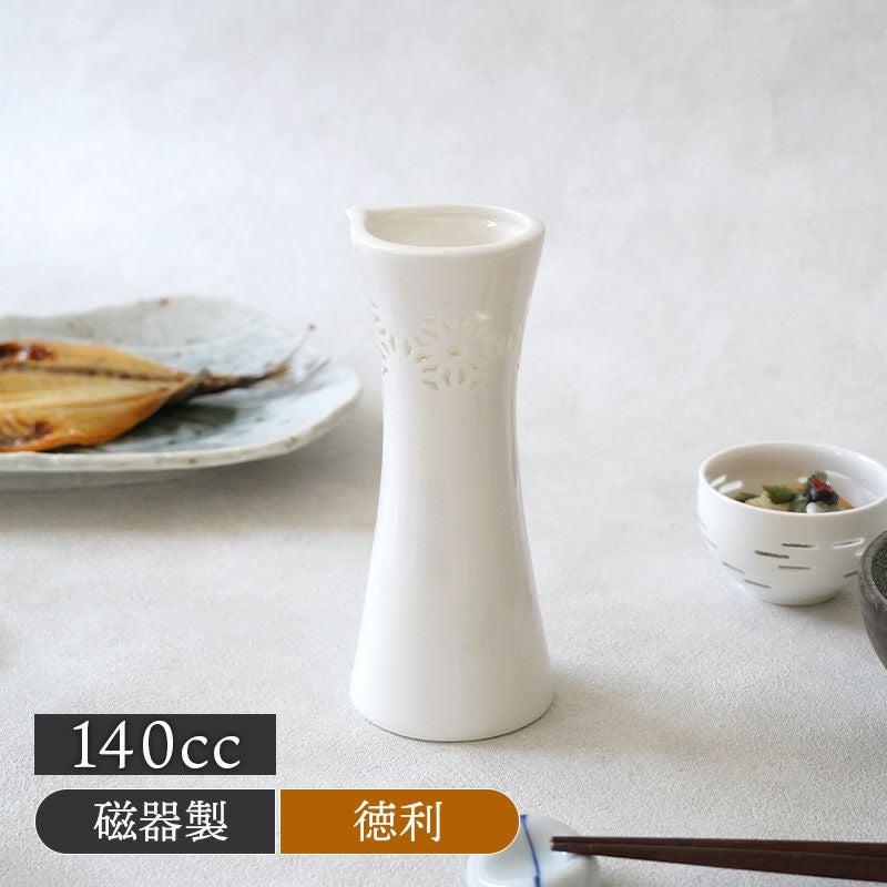 透き通るデザインが繊細で上品な徳利