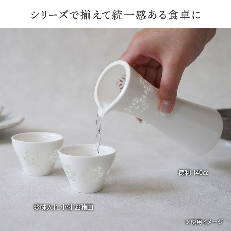 透き通るデザインが繊細で上品な徳利
