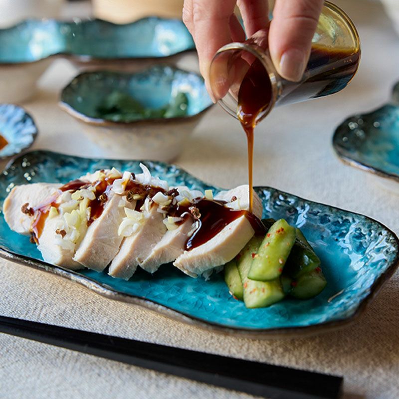 グラデーションが綺麗な長皿で日々のお料理を彩ります