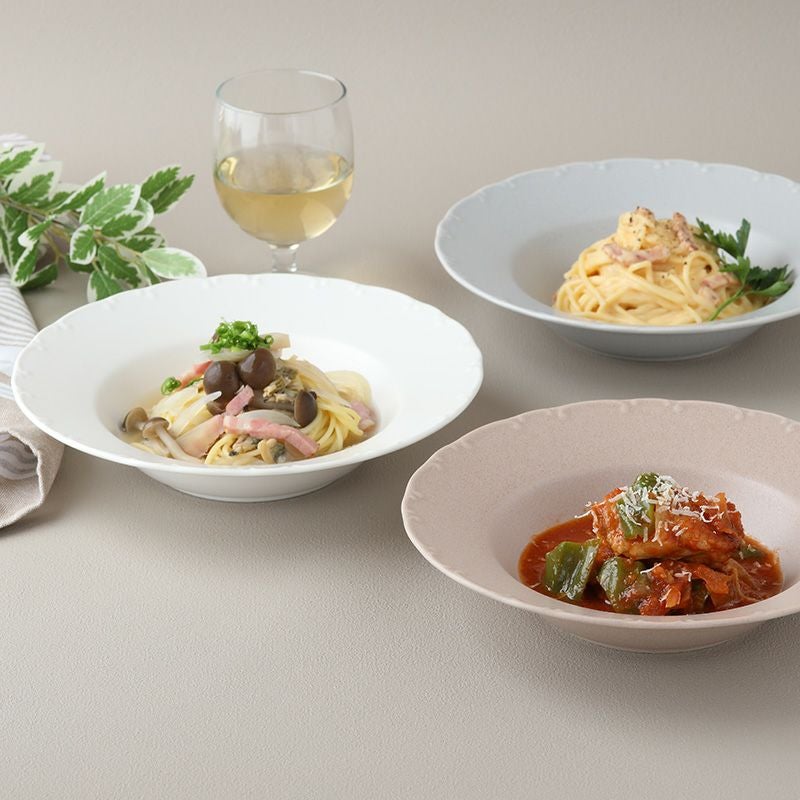 食卓をワンランクアップさせるシンプルなパスタ皿