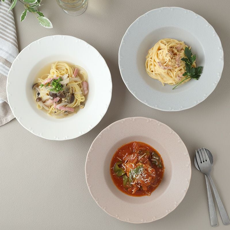 食卓をワンランクアップさせるシンプルなパスタ皿
