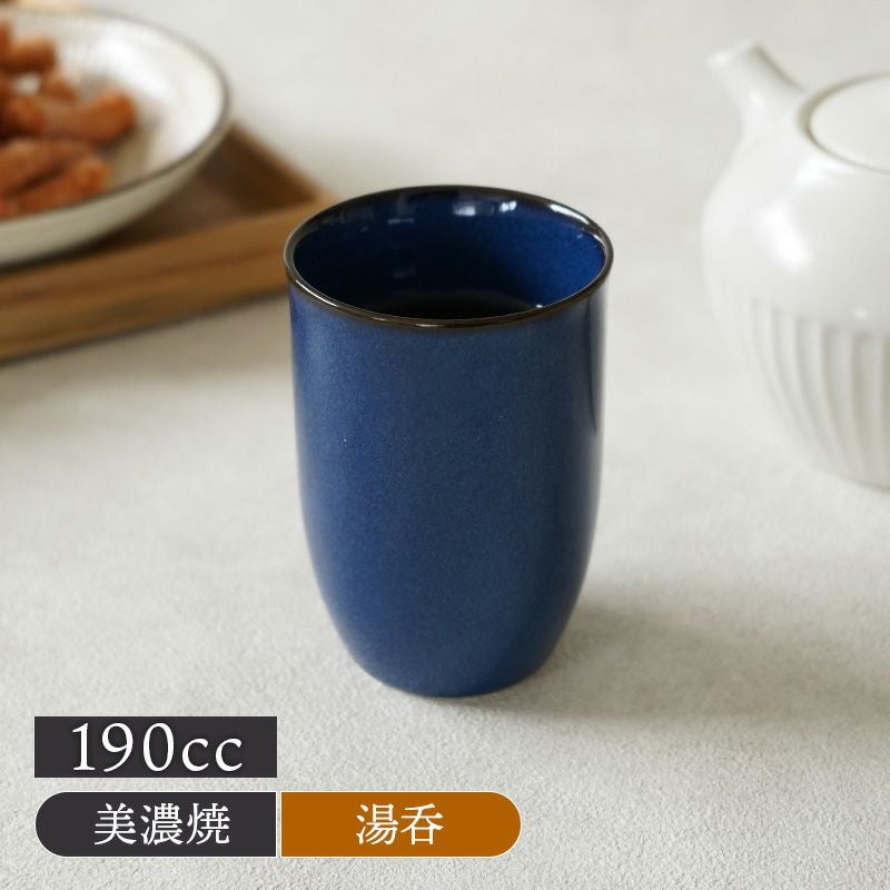 深みのあるブルーが美しい、趣のある湯呑