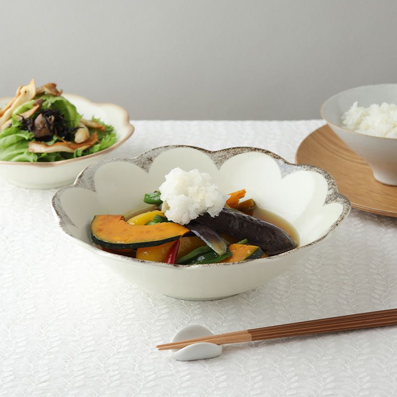 和・洋問わず使える花形の大鉢4点セット