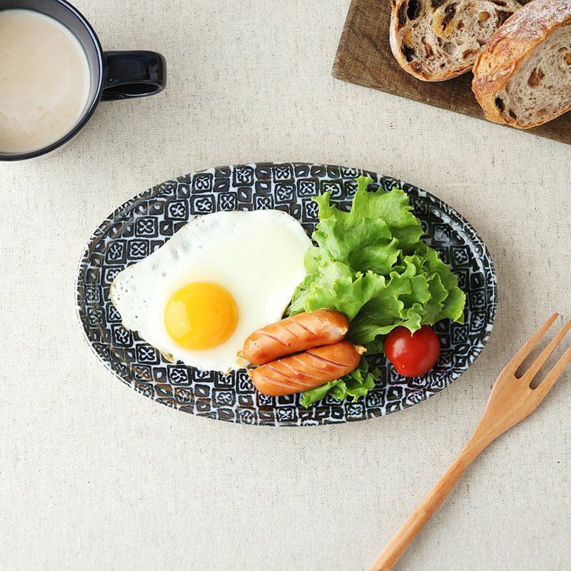 和の趣を感じる、使いやすいオーバルプレート