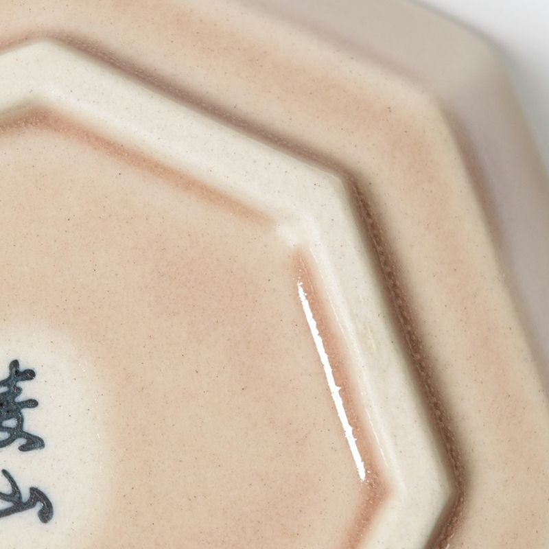 料理が映えるシンプルな八角皿