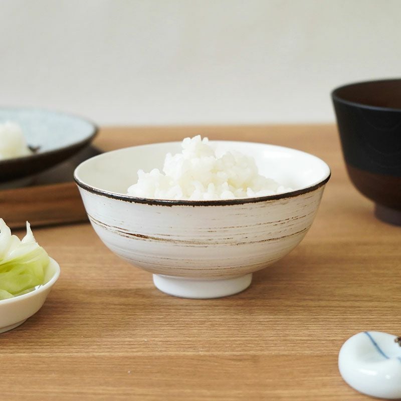 毎日の食卓に馴染むシンプルなお茶碗